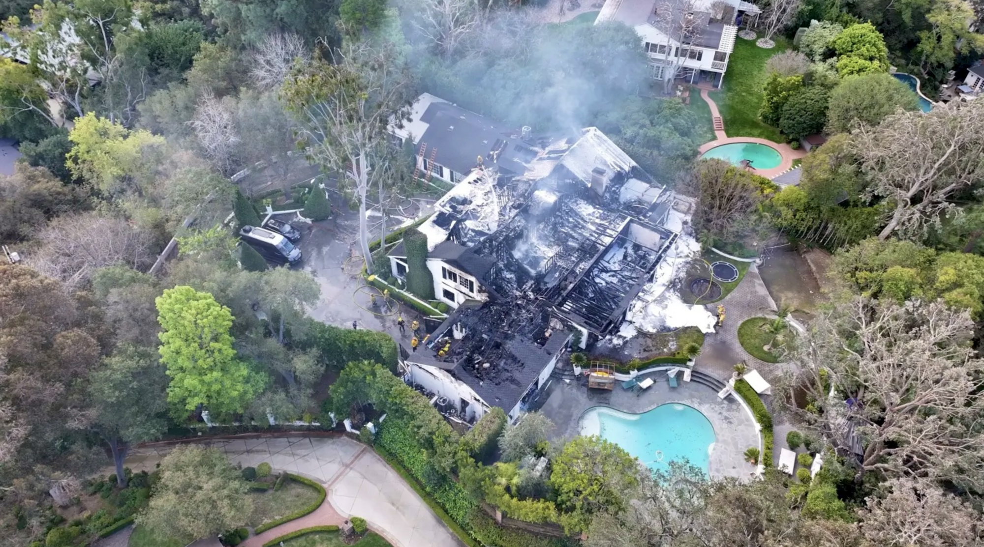 The fabulous $7 million estate of famous model and actress Cara Delevigne burns to the ground: what it looked like before and after the fire