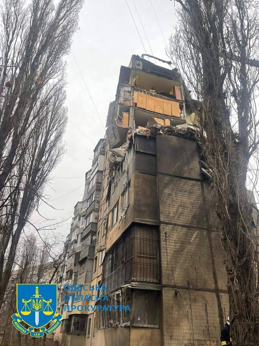 Hid in the basement at the time of the attack: a man pulled out from under the rubble in Odesa, he is alive