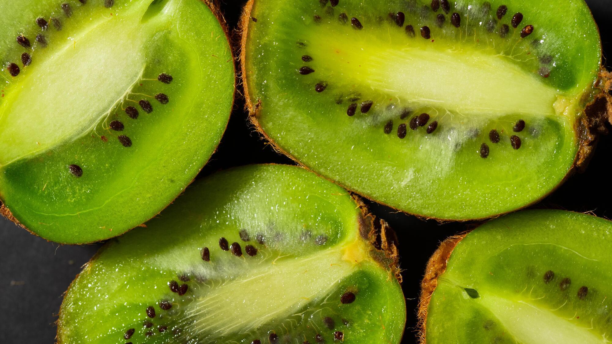 How to peel kiwi without a knife