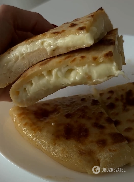 Khachapuri in a frying pan in 10 minutes: what dough to cook with