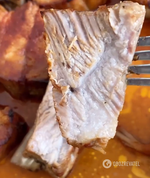 How to bake pork ribs deliciously: juicy and soft