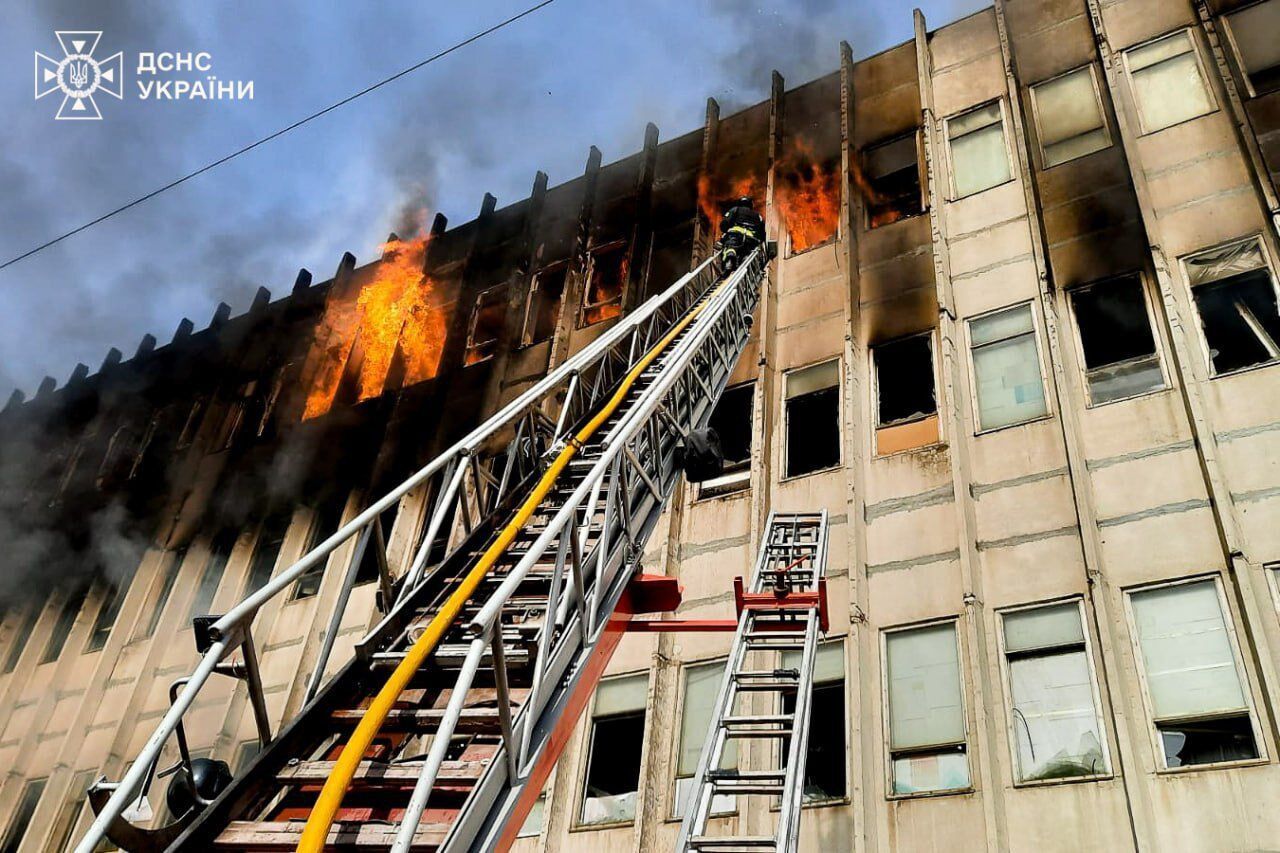 Occupants attacked Kharkiv with an X-59 missile: there are victims, some people can be under the rubble. Photo