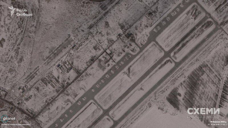Zdjęcia satelitarne bazy lotniczej