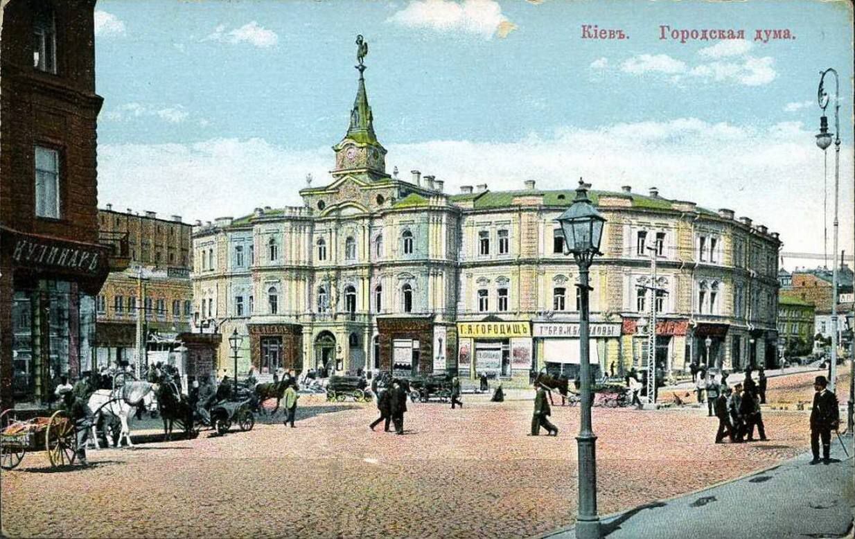 The network showed how Kyiv City Council Building looked like on the Independence Square. Historical photos