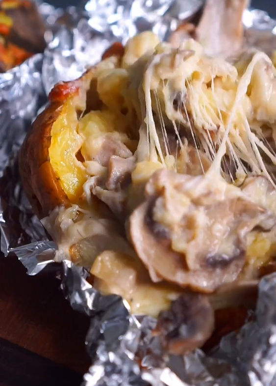 Better than mashed: how to bake delicious potatoes with mushrooms for lunch