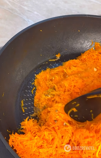 Bright and tasty carrot roll: a great dish for both everyday and festive table