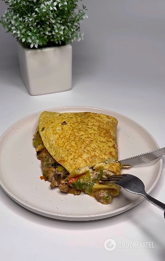 Delicious and healthy breakfast for every day: egg pancake with vegetables and cheese