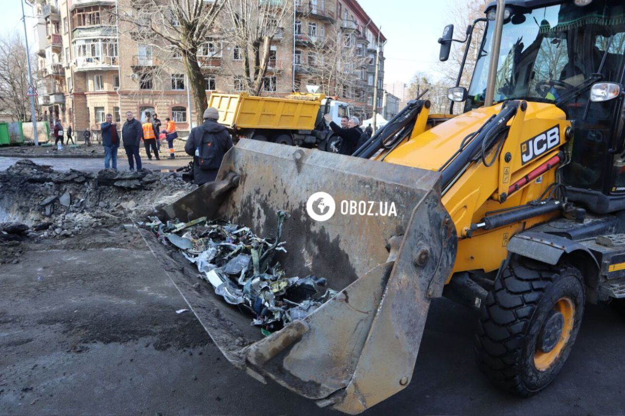 Odłamek rakiety uderzył w budynek, który przetrwał II wojnę światową: konsekwencje ataku rakietowego na Kijów. Raport fotograficzny