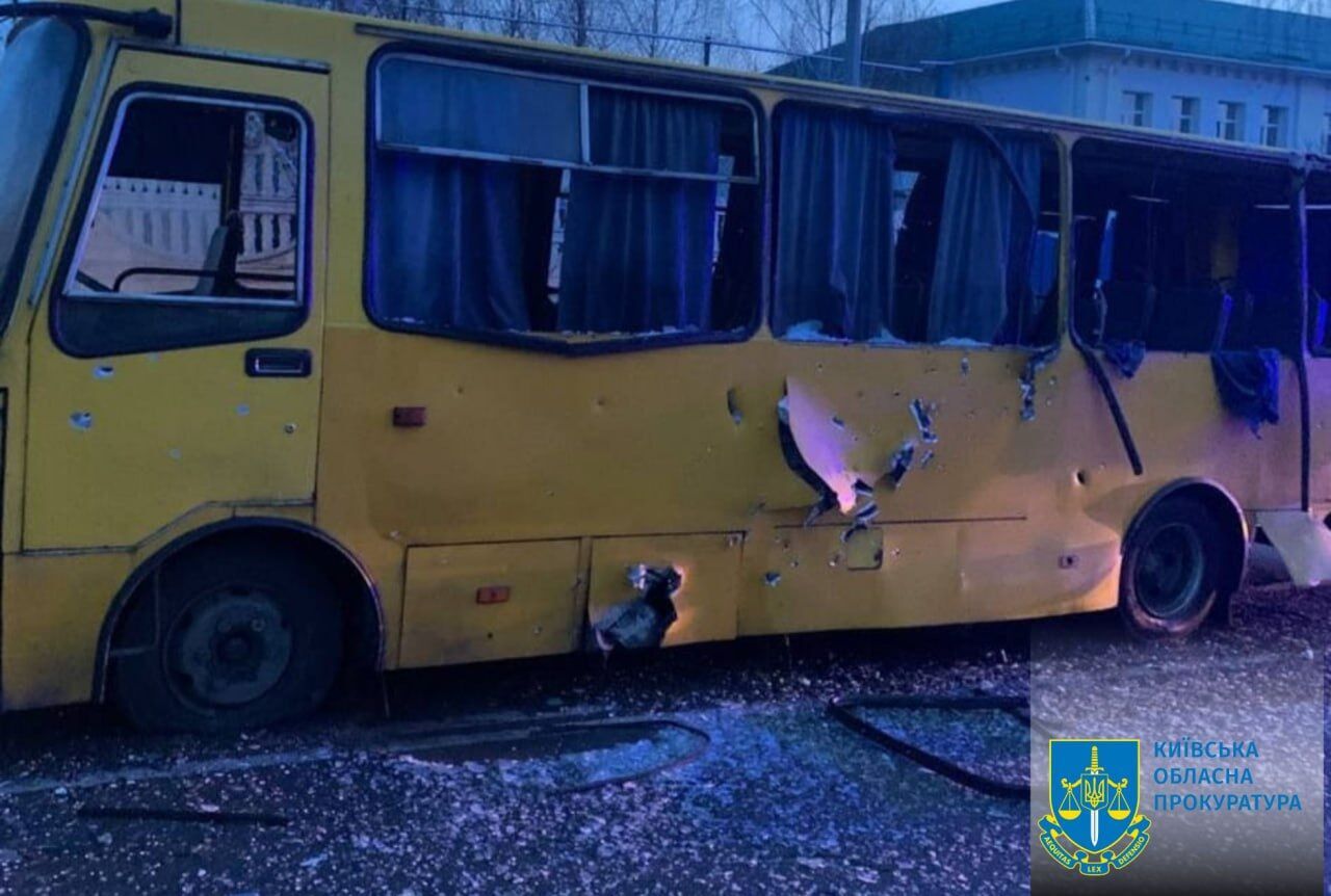 Russia fired missiles at Kyiv: debris fell on a kindergarten and a residential building, cars burned, and there are victims. Photos