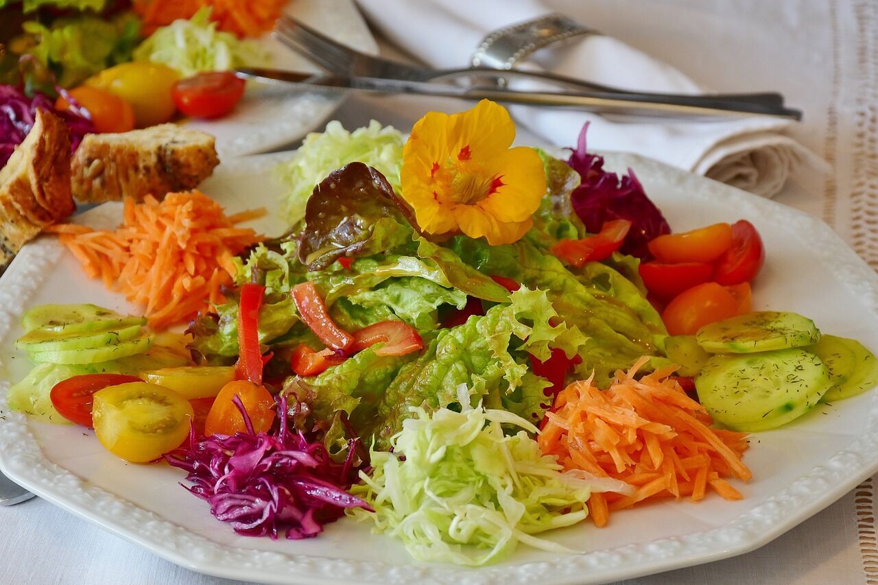Is it worth buying ready-made salads and chopped food: experts answer