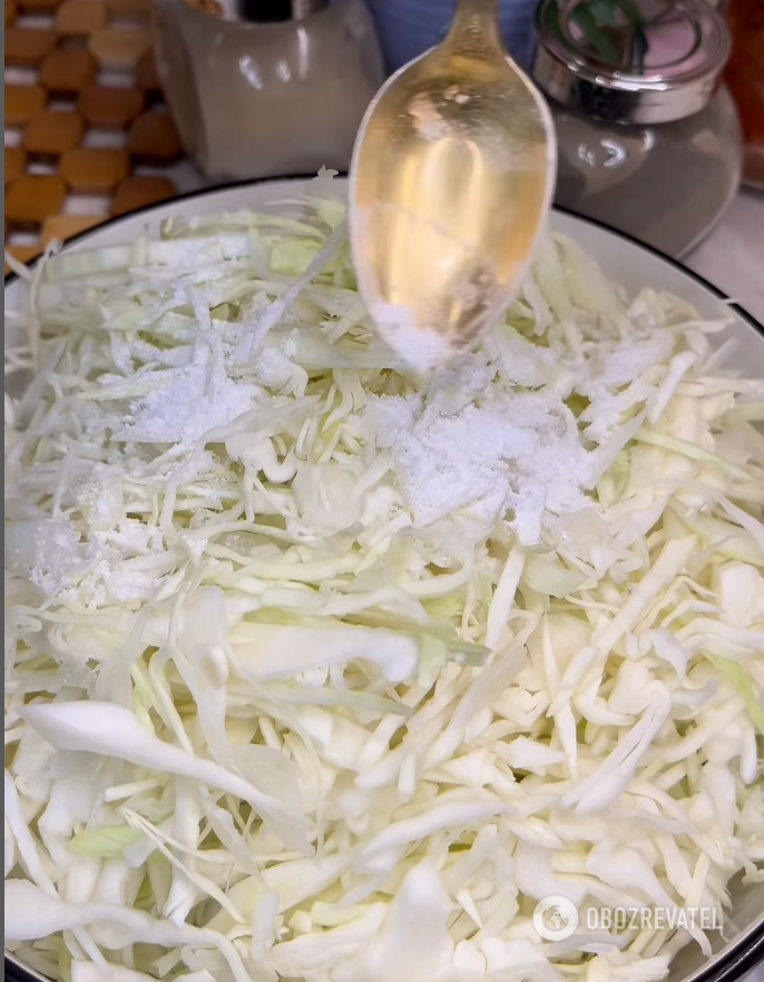 How to cook stewed cabbage