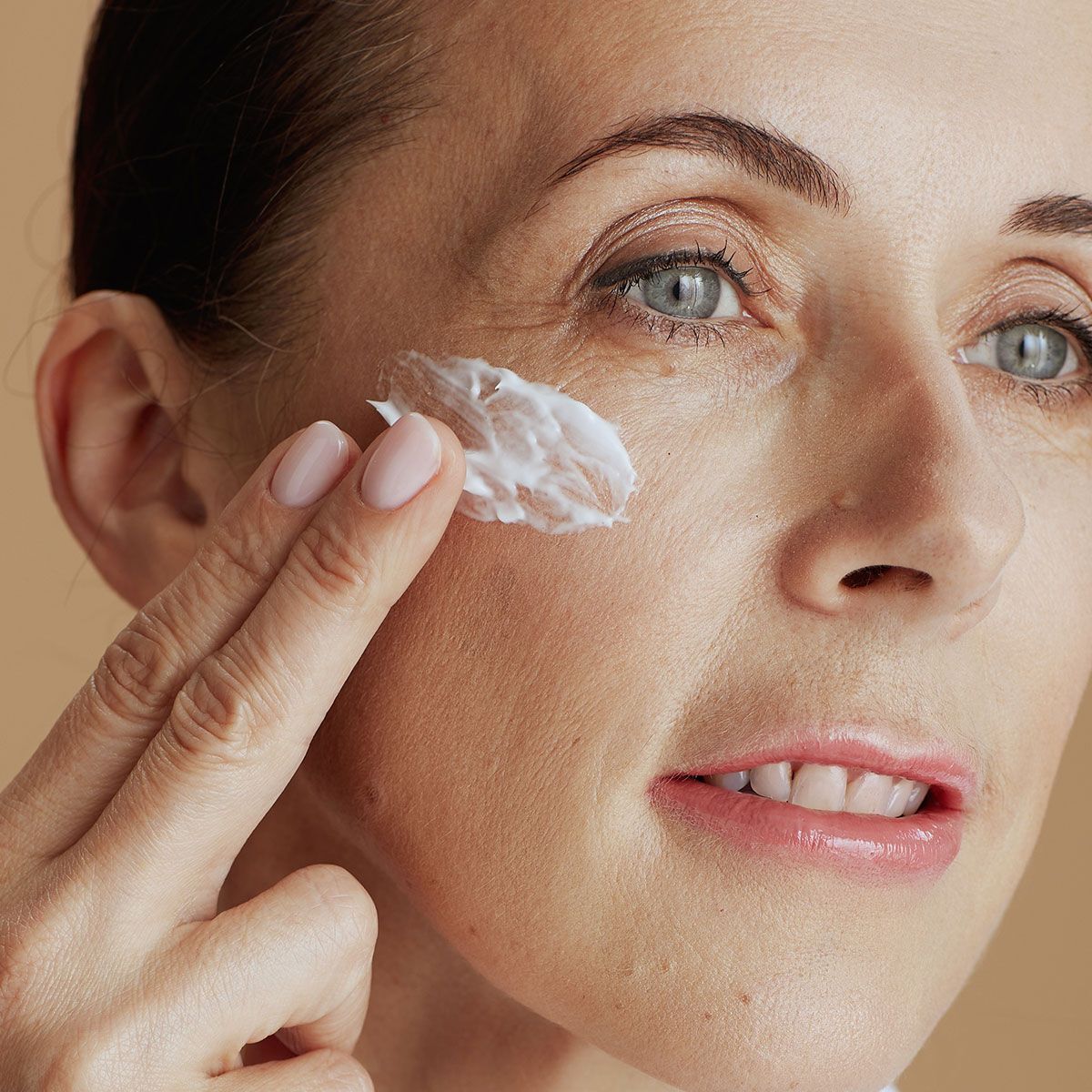 How to make wrinkles invisible under makeup: tips for perfect face coverage