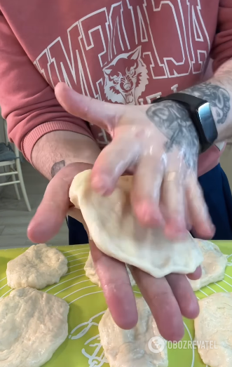 The most delicious fried cabbage pies: how to cook