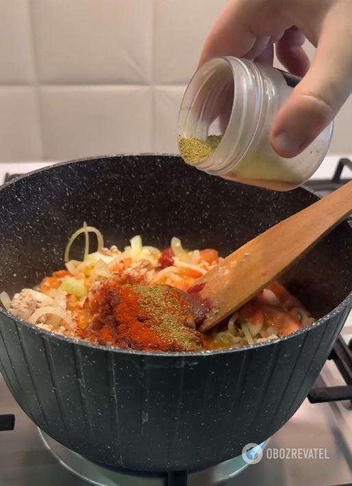 Turkish stewed cabbage: what meat is delicious to cook with