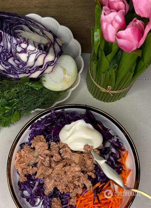 Simple tuna and red cabbage salad: dressed with mayonnaise