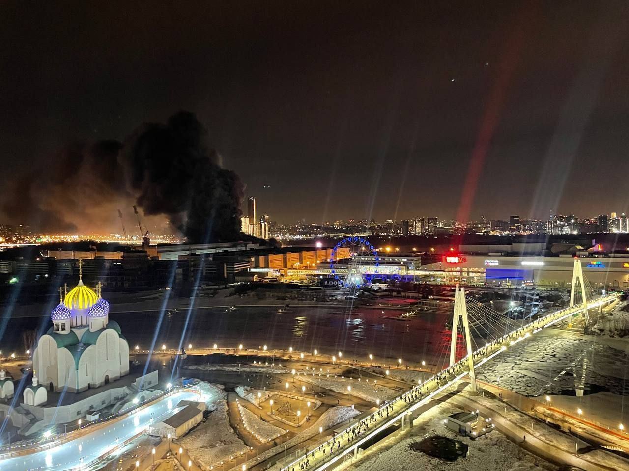 W Moskwie nieznane osoby otworzyły ogień w sali koncertowej i podpaliły budynek: są ofiary. Zdjęcia i wideo
