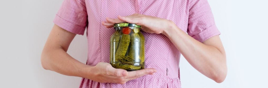 How to easily open a canning jar: a life hack that will surprise you