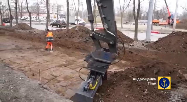 Occupiers in Mariupol destroy with excavators an archaeological site dating back to the 5th millennium B.C. Video