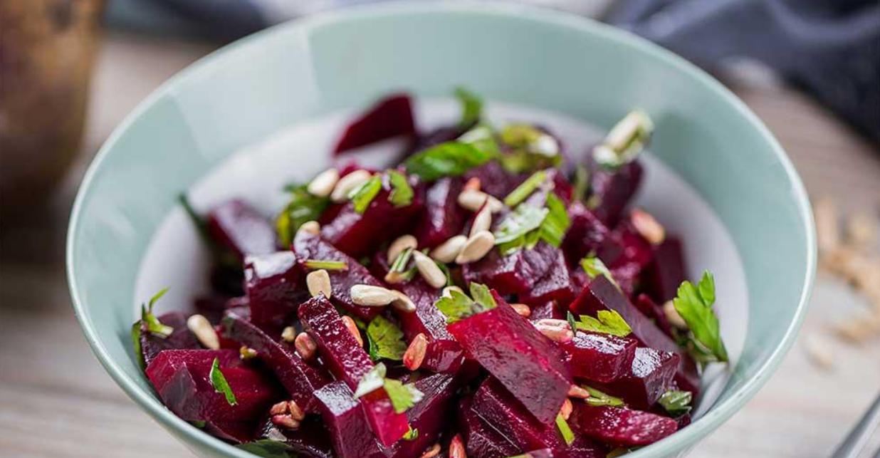Salad with beets and onions