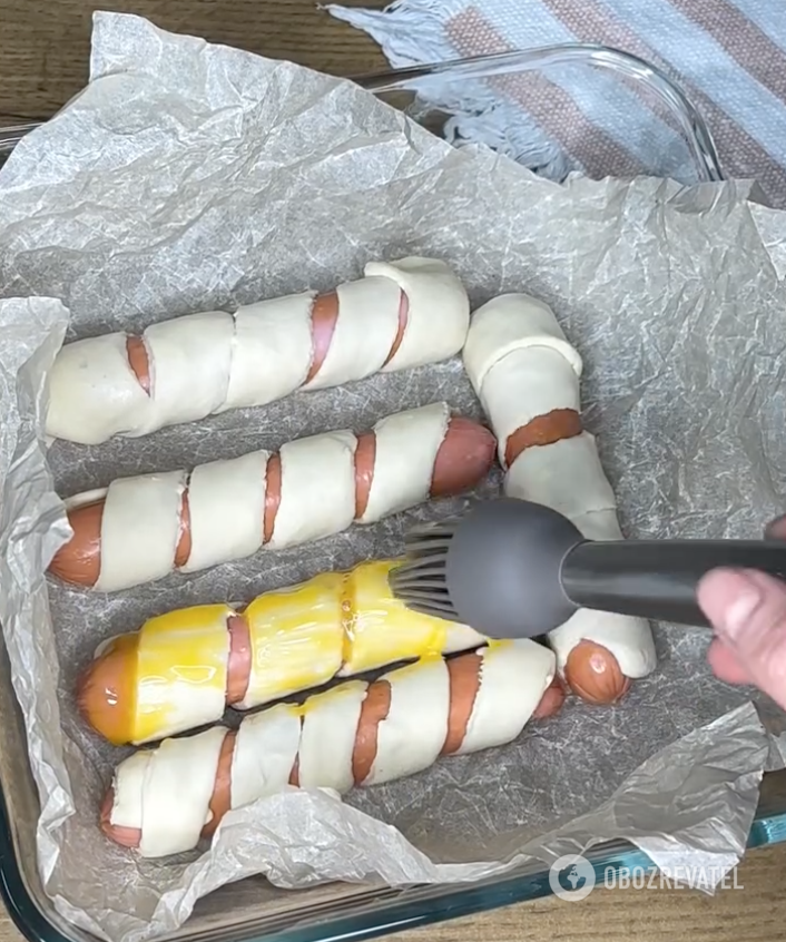 How to cook sausages in dough?