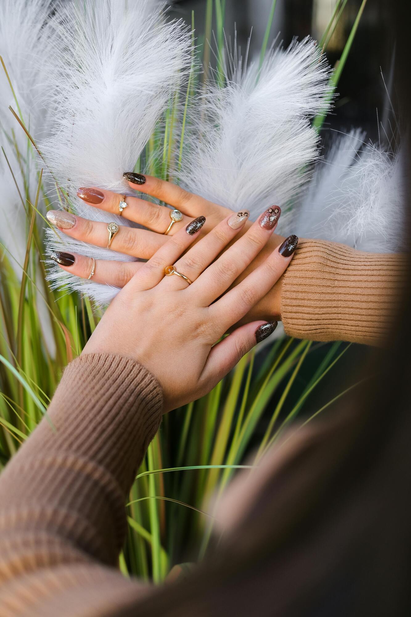 Vintage powraca: trendy w manicure z lat 90-tych, które zobaczymy wszędzie w 2024 roku