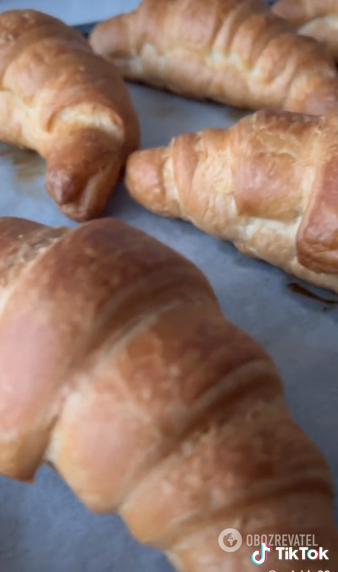 Be sure to put water in the oven to make croissants puffy: a simple life hack