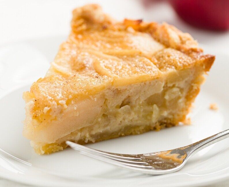 Apple pie with cottage cheese and custard