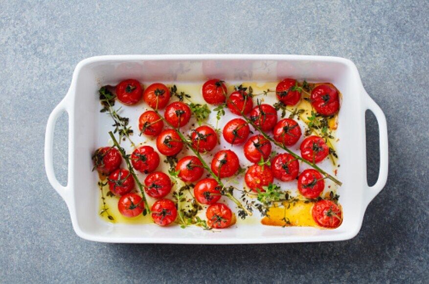 Tomatoes with cheese in the oven
