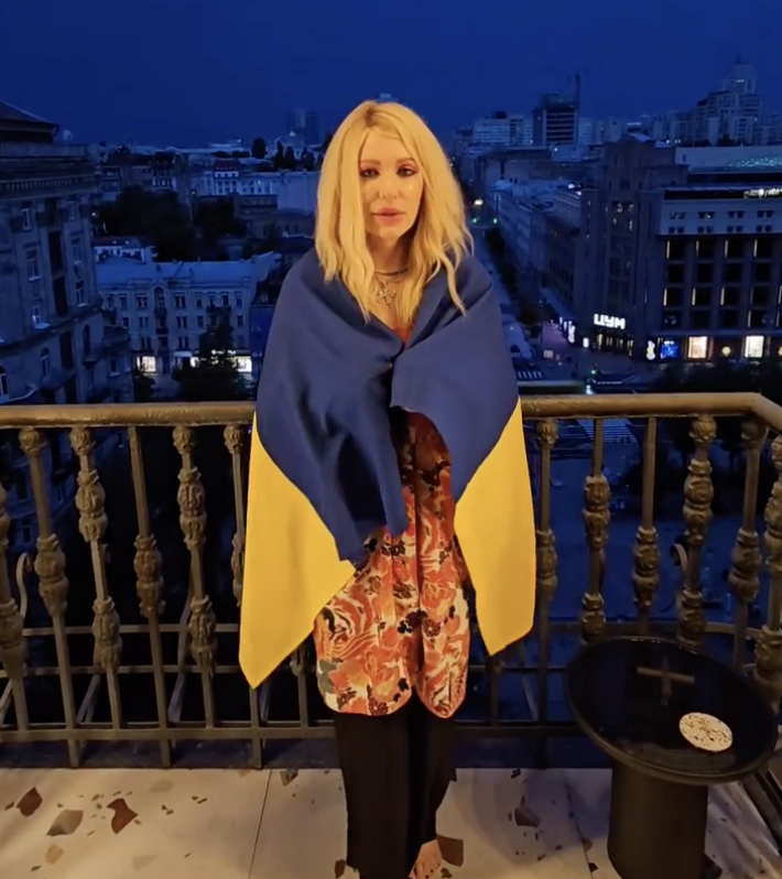 Monroe demonstruje przejście na język ukraiński