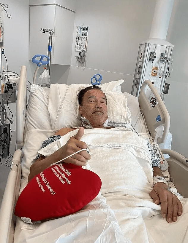 W sieci pojawiło się pierwsze zdjęcie Arnolda Schwarzeneggera z rozrusznikiem serca: wcześniej przeszedł trzy operacje serca