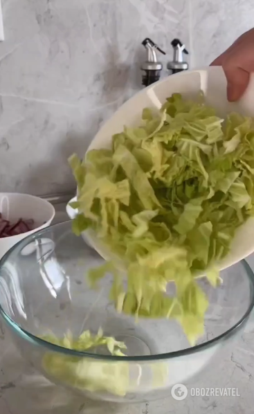 Light spring salad with Chinese cabbage: prepared without mayonnaise