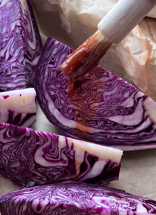 How to cook delicious baked red cabbage: better than a salad