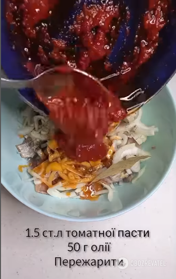 Jak gotować śledzie w pomidorach, aby zachować bogaty czerwony kolor: prosty lifehack