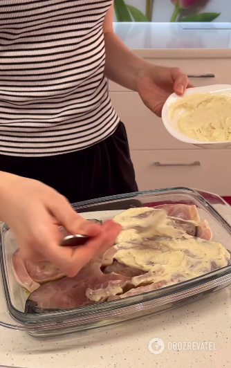 Carp in sour cream sauce with lemon: how to cook the fish to get rid of odor