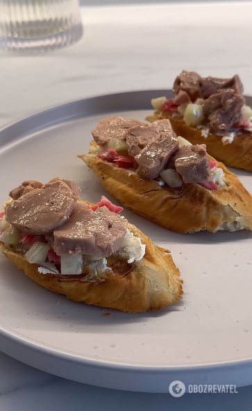 What to prepare delicious bruschettas for a festive table with: a simple but spectacular appetizer