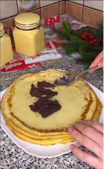 Pancakes with juicy poppy seed filling: hold their shape and do not fall apart
