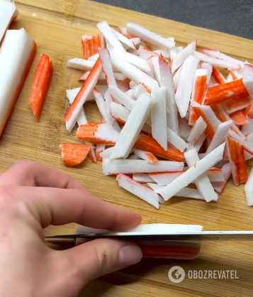 Budget crab stick and cheese salad: ready in 3 minutes