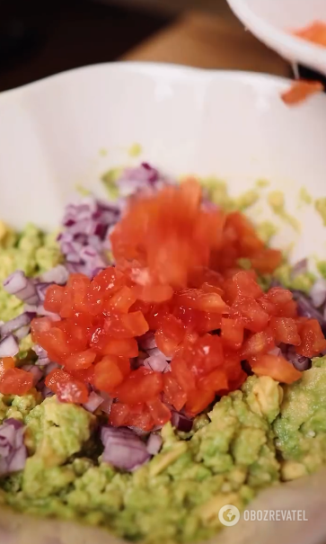 Healthy avocado guacamole in 5 minutes: better than any spread