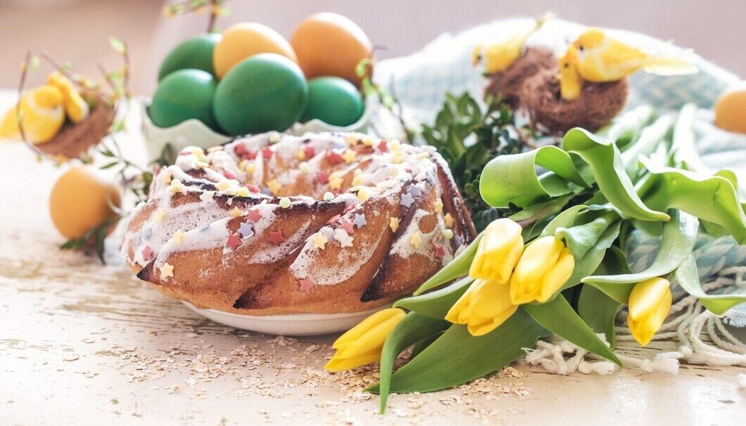 Jak obchodzi się Wielkanoc w Polsce: czy piecze się ciasta wielkanocne i co wkłada się do koszyczka