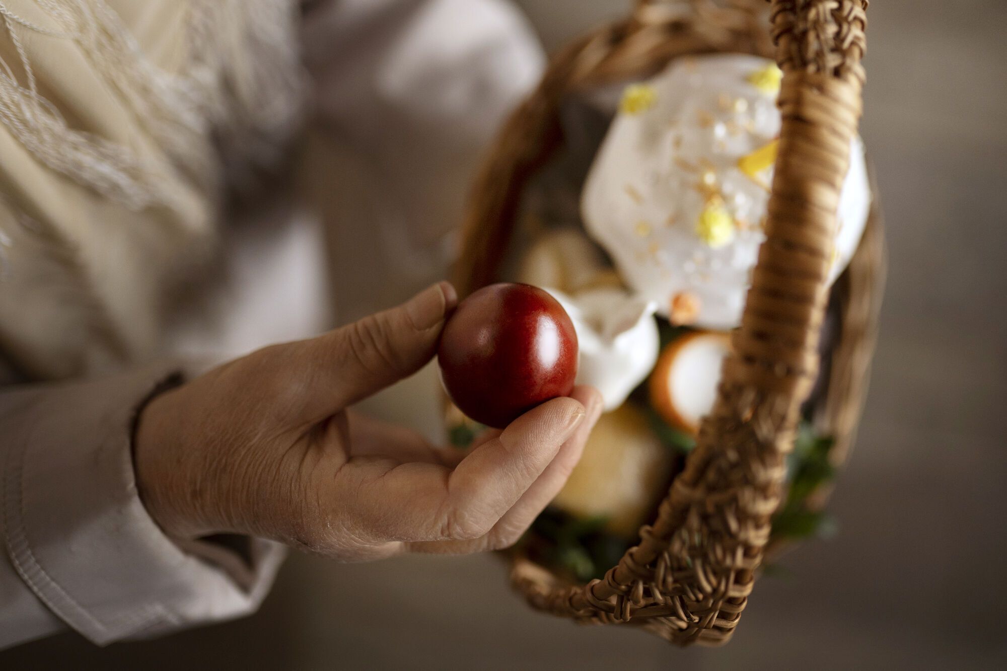 Which day is better to choose for baking Easter cakes and dyeing eggs for Easter