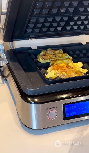 Poached egg on a potato waffle: how to surprise your soul mate in the morning