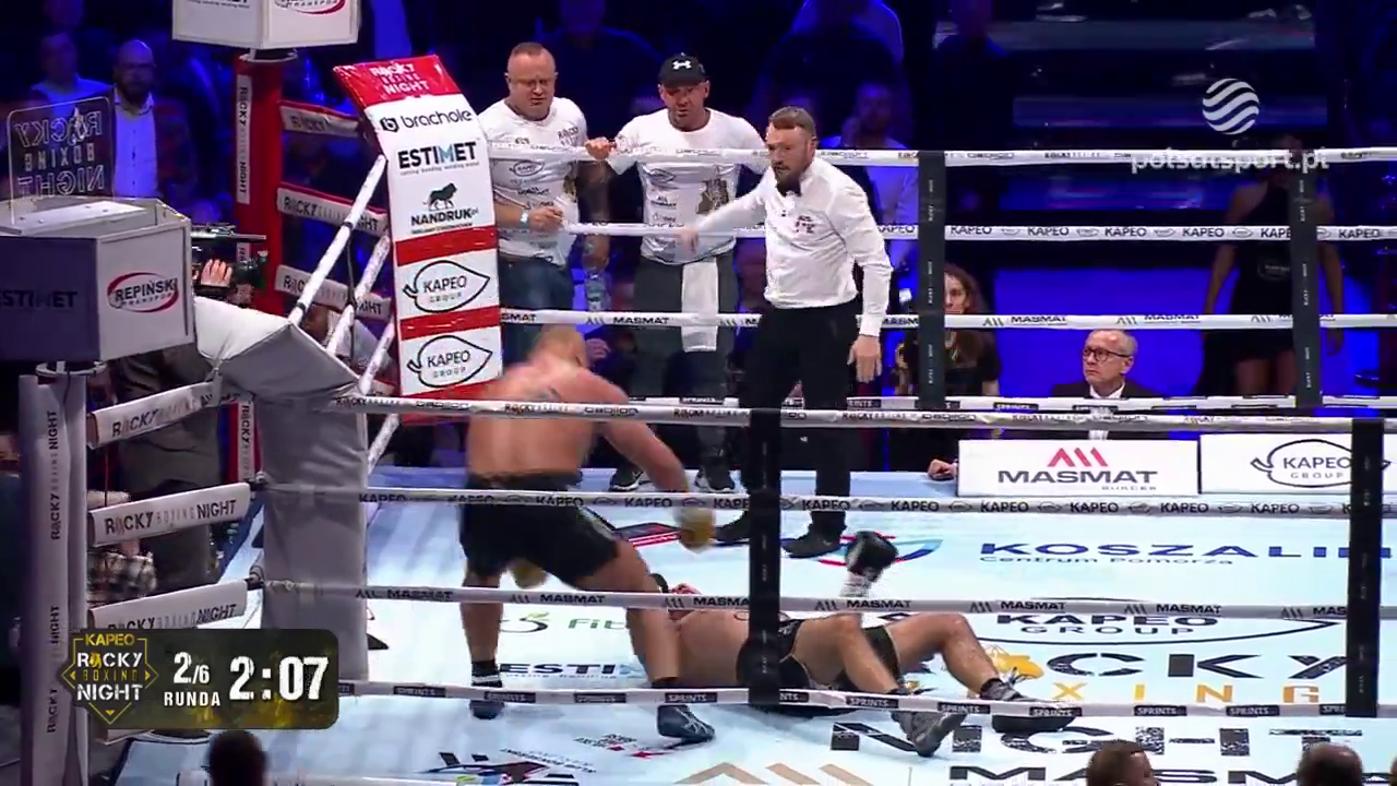 In Poland, a heavyweight went off the rails: he knocked his opponent down and began to finish him off with an elbow. In response, he was hit with a bucket