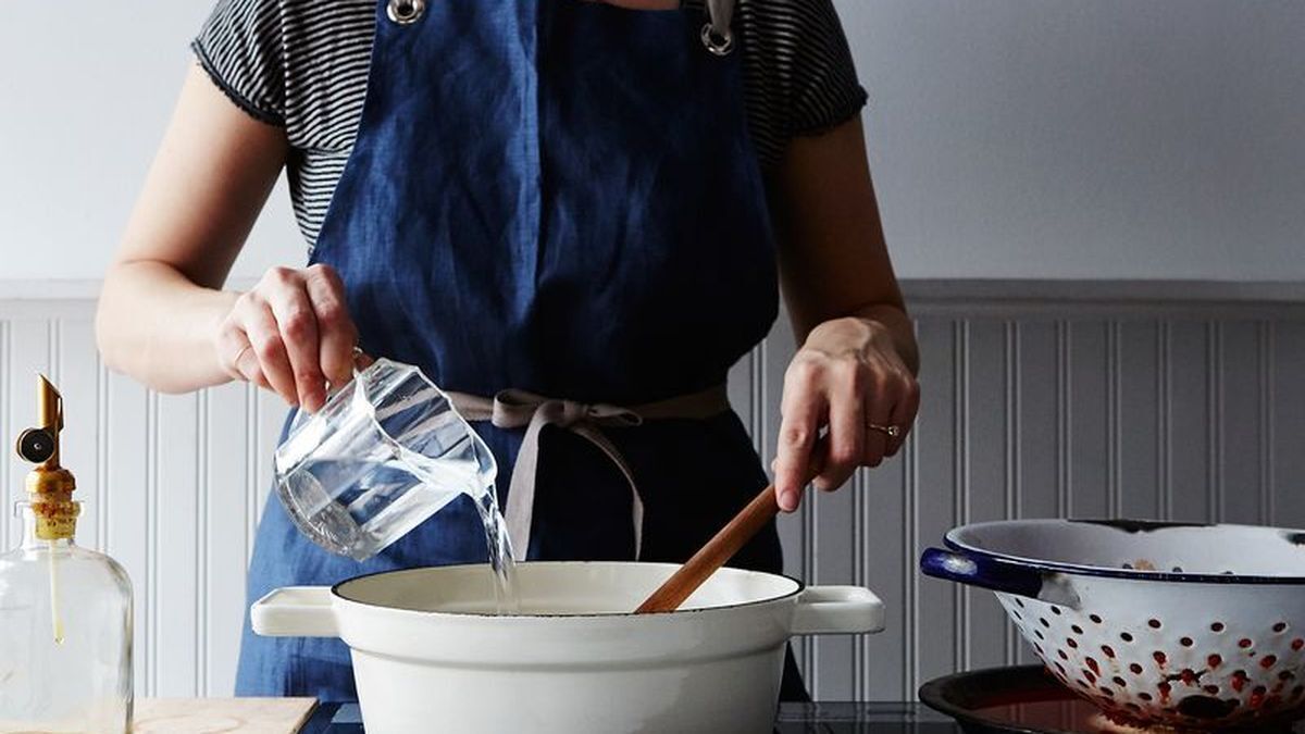 What to do to keep baked goods from burning in a gas oven: simple tips