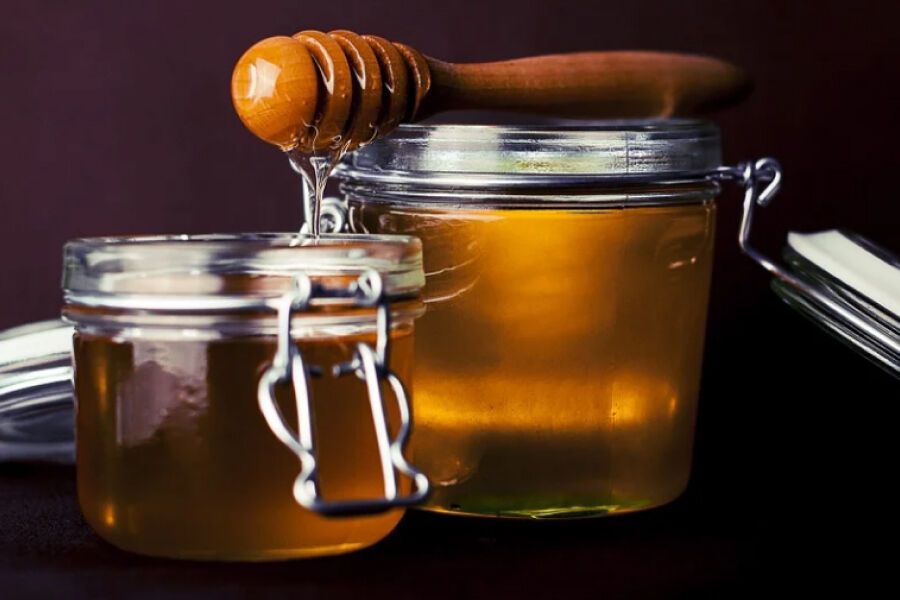 Why you should not add honey to boiling water immediately after brewing tea: dispelling myths