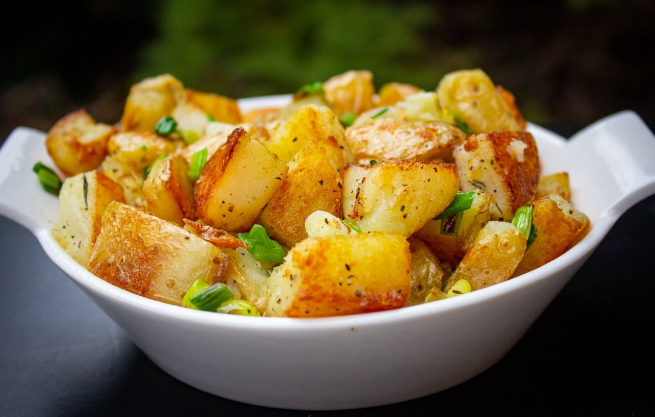 How to fry potatoes so they don't burn or stick to a pan: life hacks