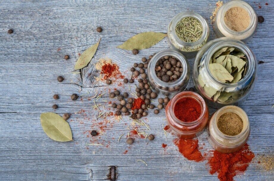 Spices and herbs for the meat