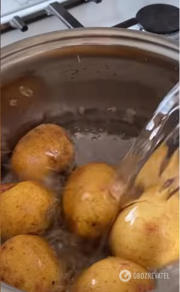 How to bake potatoes in their skin so that they are soft and delicious: simple tip