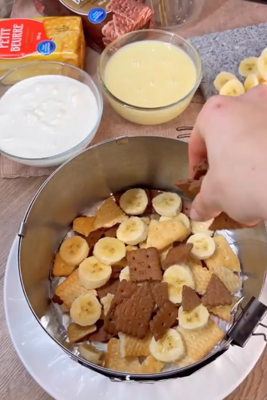 Cookies for making a cake