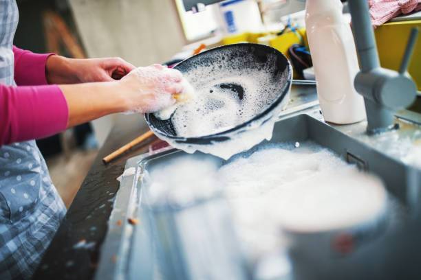 How to wash dishes without damaging them