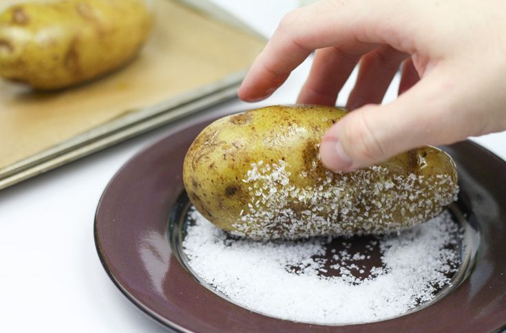 How to bake potatoes deliciously in the oven